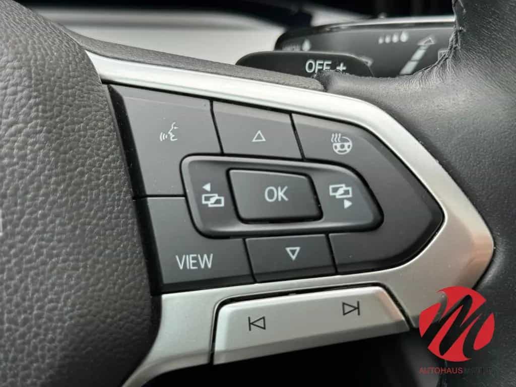 Volkswagen Golf VIII Life 2.0 TDI SCR DSG Pano Navi LED ACC 04/2022-photo-19