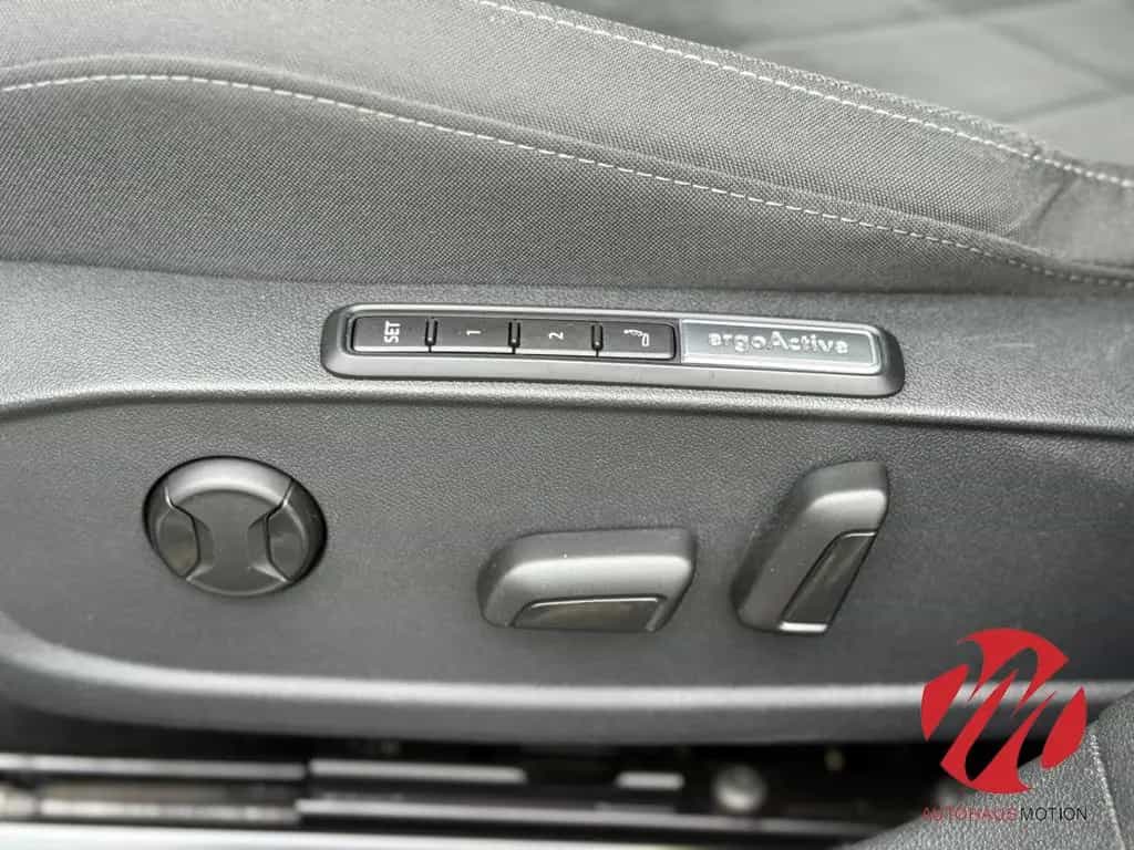 Volkswagen Golf VIII Life 2.0 TDI SCR DSG Pano Navi LED ACC 04/2022-photo-30