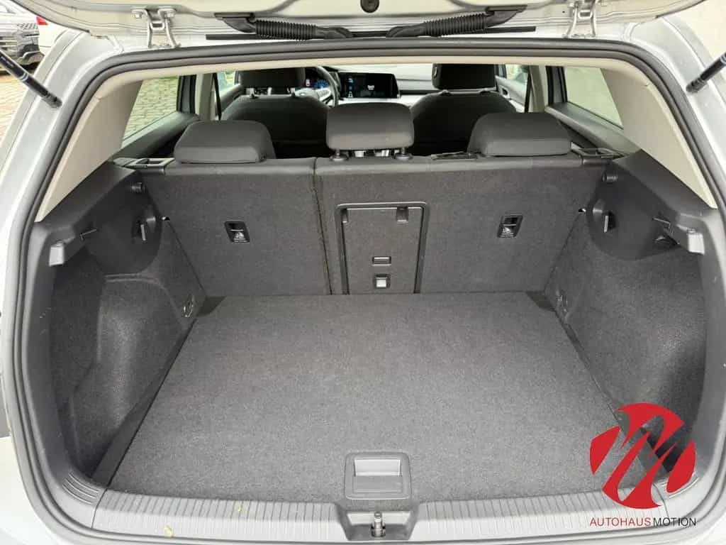 Volkswagen Golf VIII Life 2.0 TDI SCR DSG Pano Navi LED ACC 04/2022-photo-5