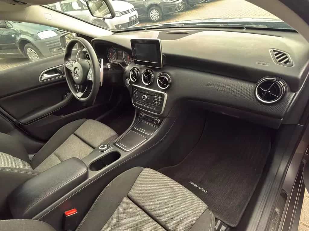 Mercedes-Benz A-Class A A 180 BlueEfficiency 09/2017-photo-15