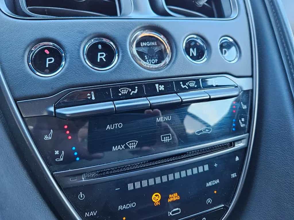 Aston Martin DB11 4.0 V8 -Scheckheft -Deutsches Fzg. 09/2020-photo-19