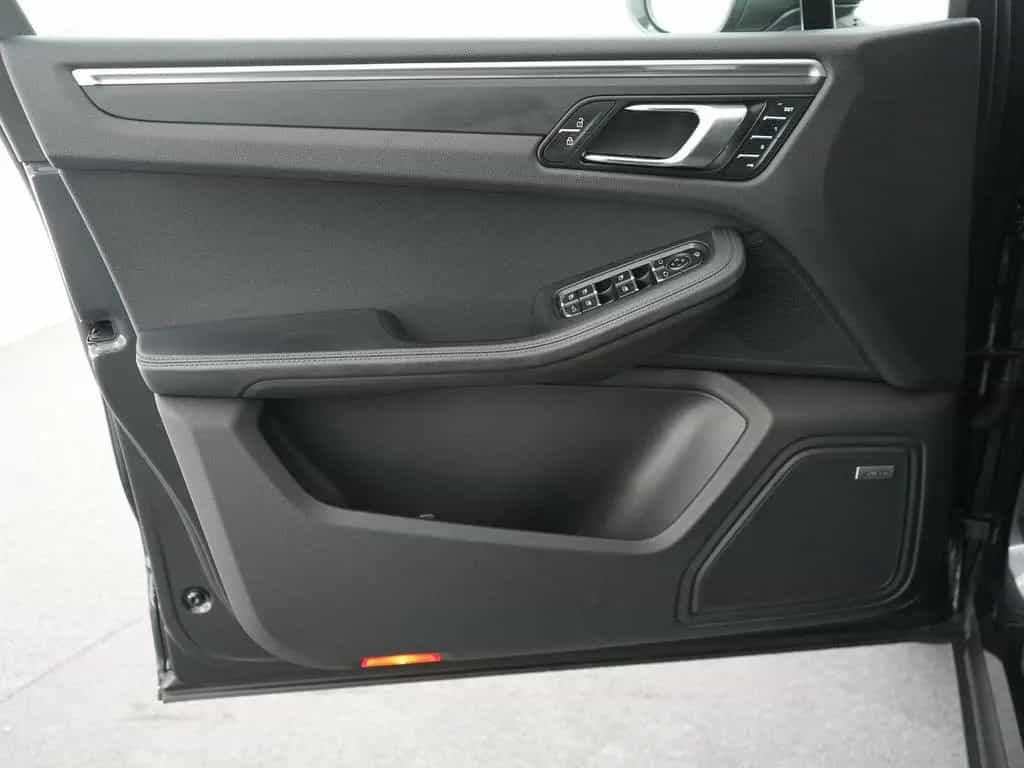 Porsche Macan 2.0 T 12/2022-photo-17