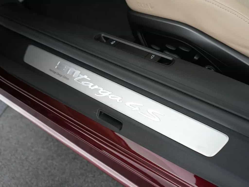 Porsche 992 Targa 4S Heritage Edition 02/2021-photo-17