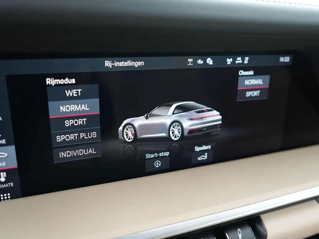 Porsche 992 Targa 4S Heritage Edition 02/2021-photo-25