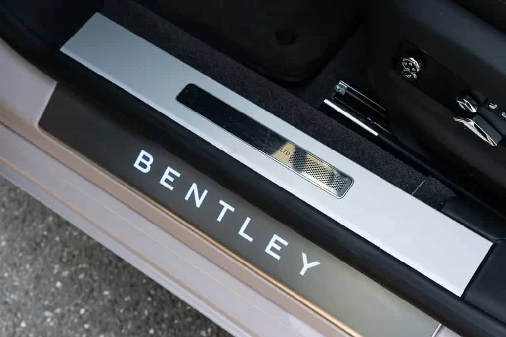 Bentley Flying Spur V8 08/2022-photo-19