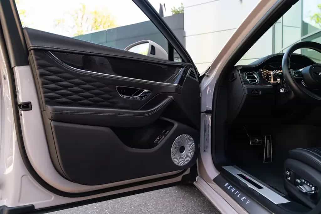 Bentley Flying Spur V8 08/2022-photo-8