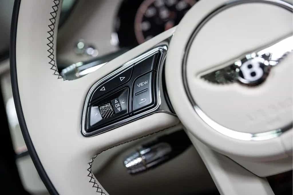 Bentley Flying Spur V8 Azure |Piano Linen Veneer|Rotatin 06/2024-photo-20
