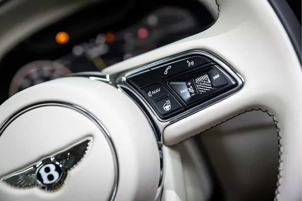 Bentley Flying Spur V8 Azure |Piano Linen Veneer|Rotatin 06/2024-photo-21