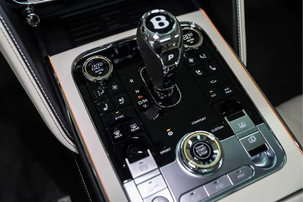 Bentley Flying Spur V8 Azure |Piano Linen Veneer|Rotatin 06/2024-photo-28