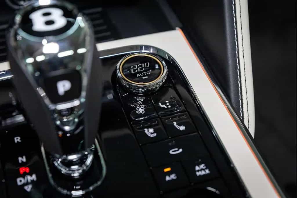 Bentley Flying Spur V8 Azure |Piano Linen Veneer|Rotatin 06/2024-photo-29