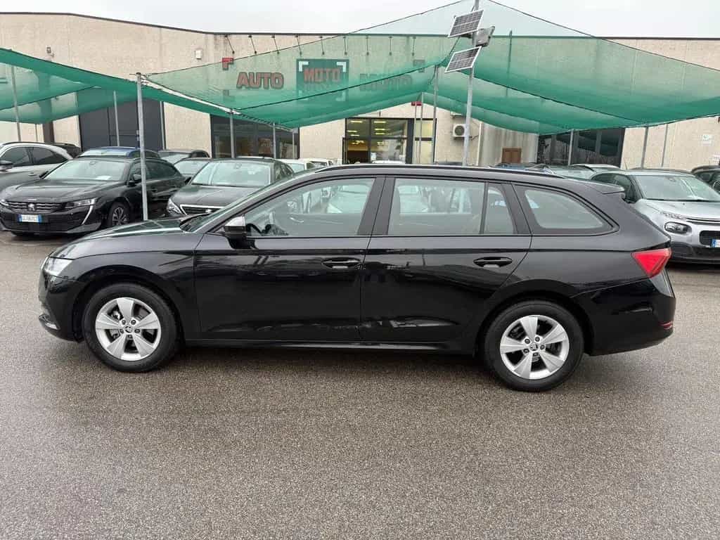 Skoda Octavia 2.0 TDI EVO SCR Wagon Executive 01/2022-photo-1
