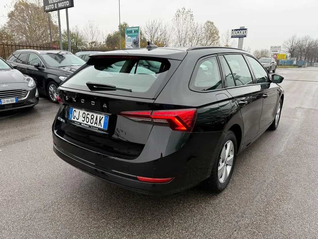 Skoda Octavia 2.0 TDI EVO SCR Wagon Executive 01/2022-photo-2