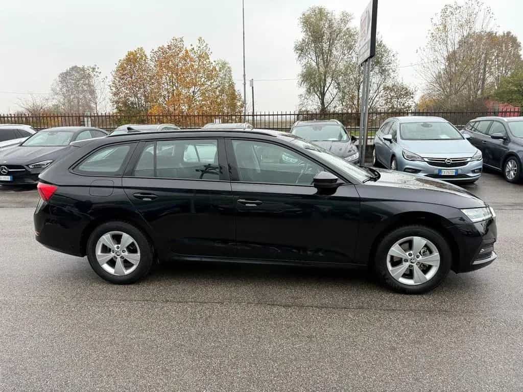 Skoda Octavia 2.0 TDI EVO SCR Wagon Executive 01/2022-photo-4