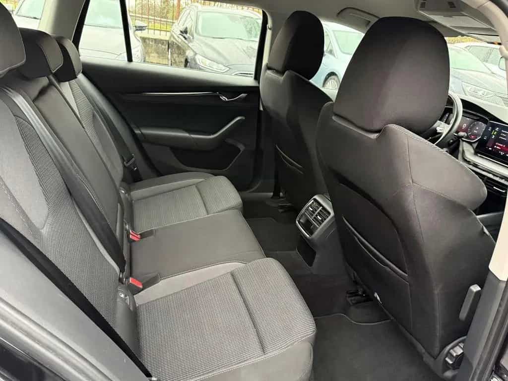 Skoda Octavia 2.0 TDI EVO SCR Wagon Executive 01/2022-photo-8
