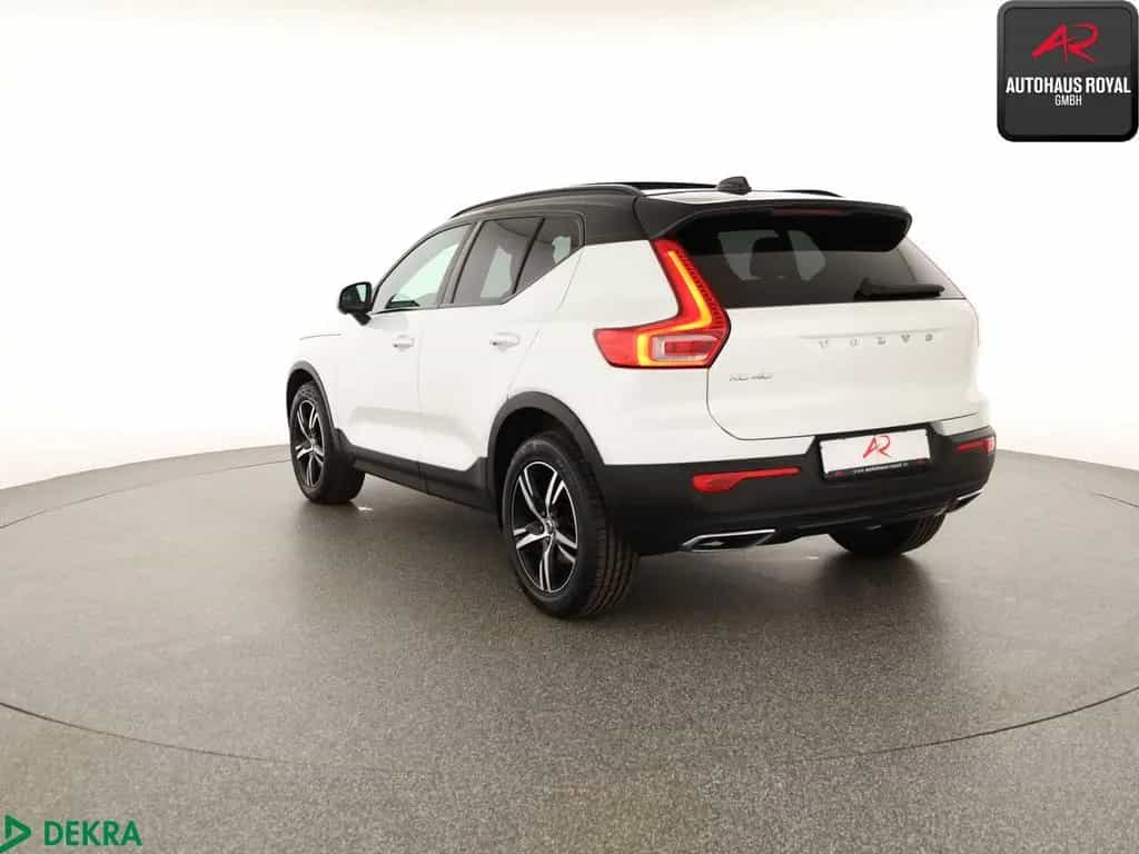 Volvo XC 40 T5 R Design AWD PANO,360GRAD,ACC,KEYLESS 01/2020-photo-2