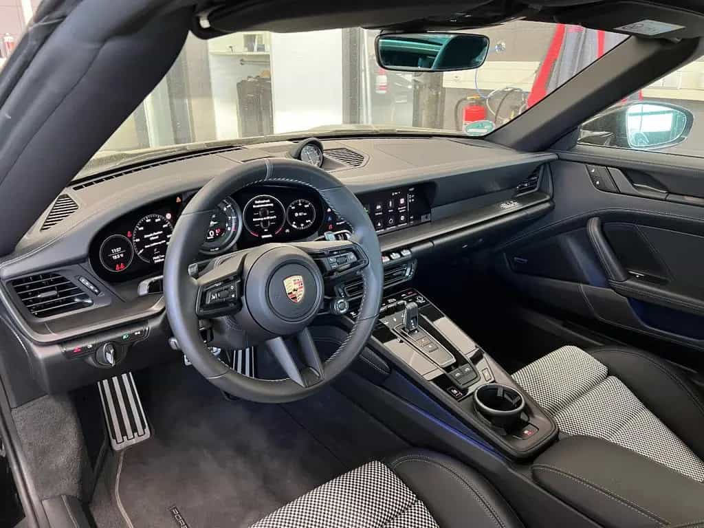 Porsche 992 (911) Targa 4 GTS 50 Jahre Design Ed. 03/2023-photo-9