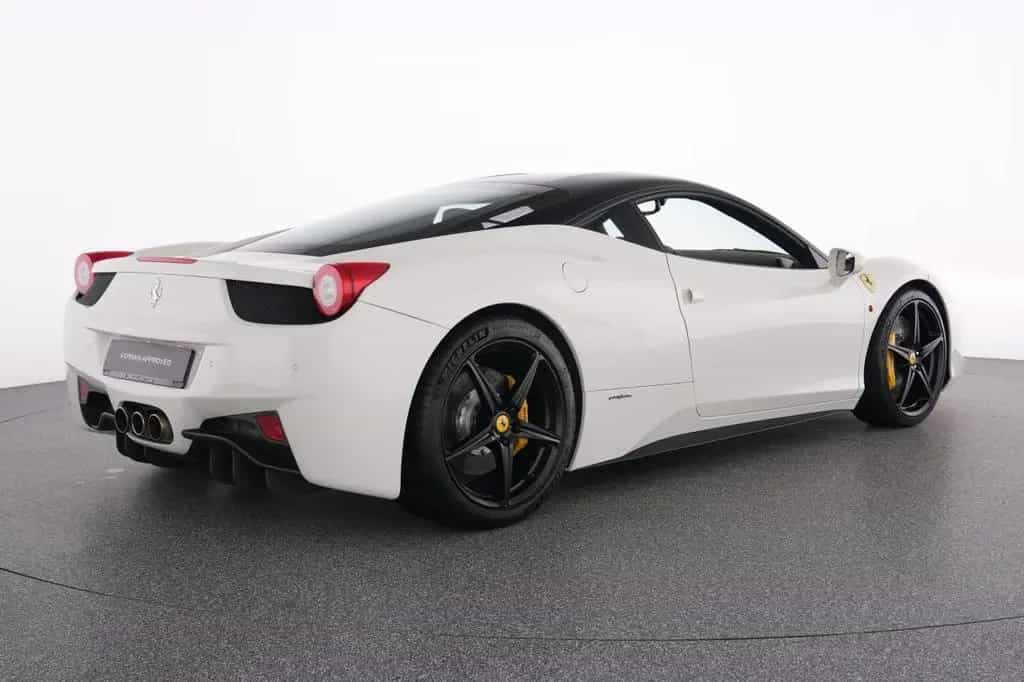 Ferrari 458 Italia RACINGSITZE CARBON LENKRAD 07/2011-photo-10