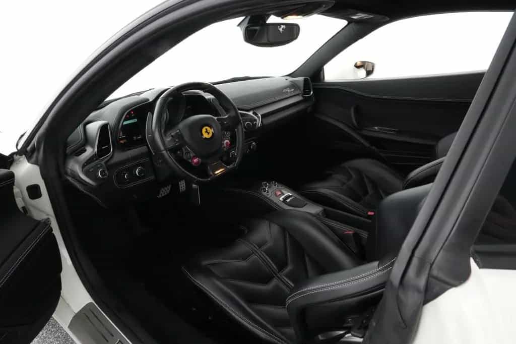 Ferrari 458 Italia RACINGSITZE CARBON LENKRAD 07/2011-photo-17