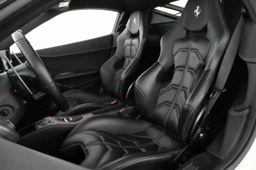 Ferrari 458 Italia RACINGSITZE CARBON LENKRAD 07/2011-photo-18