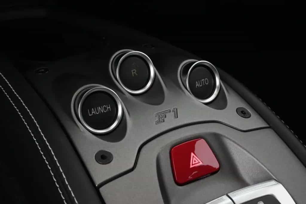 Ferrari 458 Italia RACINGSITZE CARBON LENKRAD 07/2011-photo-21