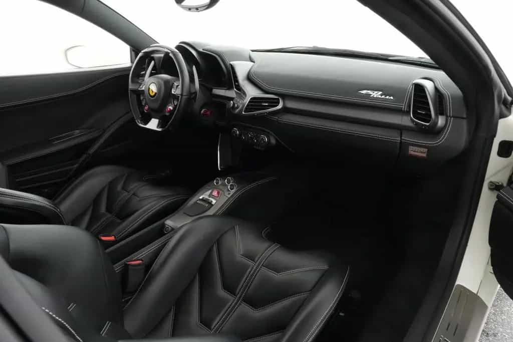 Ferrari 458 Italia RACINGSITZE CARBON LENKRAD 07/2011-photo-22