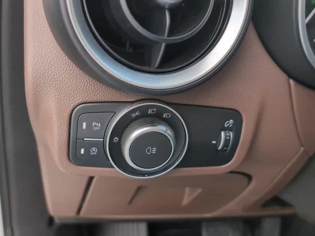 Alfa Romeo Stelvio Super Q4 *Navi*ACC*Kam*Xenon* 04/2019-photo-16