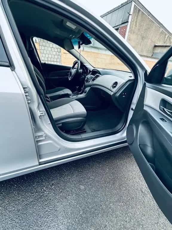 Chevrolet Cruze Basis 06/2010-photo-11