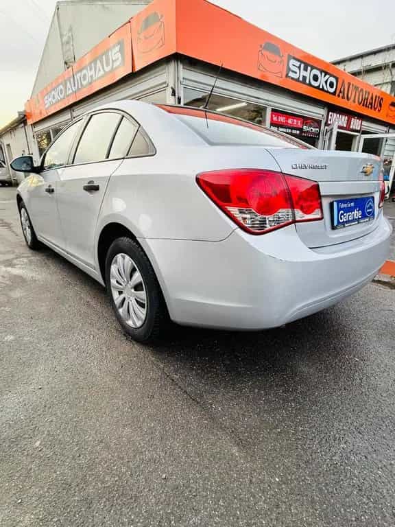 Chevrolet Cruze Basis 06/2010-photo-3