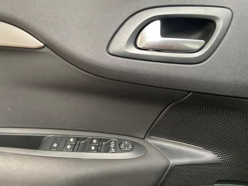 Citroën C4 Lim Klima Sitzheiz Carplay Tempomat PDC AHK 03/2018-photo-16