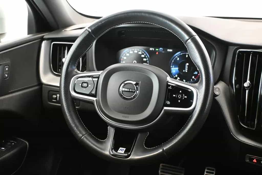 Volvo XC60 R DESIGN 2WD*LED*VIRTUAL*PDC*AHK*21" FELGEN 09/2018-photo-13