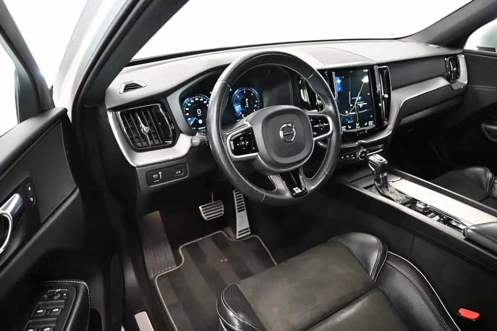 Volvo XC60 R DESIGN 2WD*LED*VIRTUAL*PDC*AHK*21" FELGEN 09/2018-photo-14