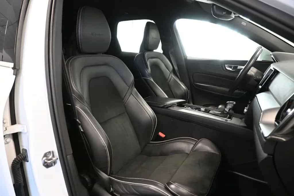 Volvo XC60 R DESIGN 2WD*LED*VIRTUAL*PDC*AHK*21" FELGEN 09/2018-photo-17