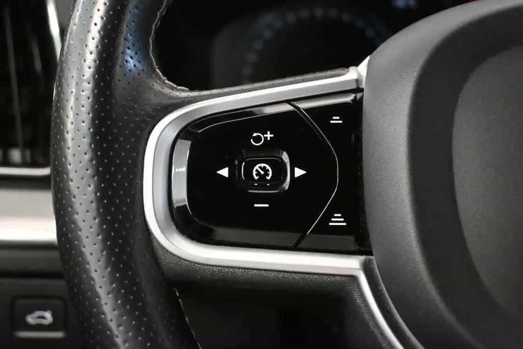 Volvo XC60 R DESIGN 2WD*LED*VIRTUAL*PDC*AHK*21" FELGEN 09/2018-photo-23