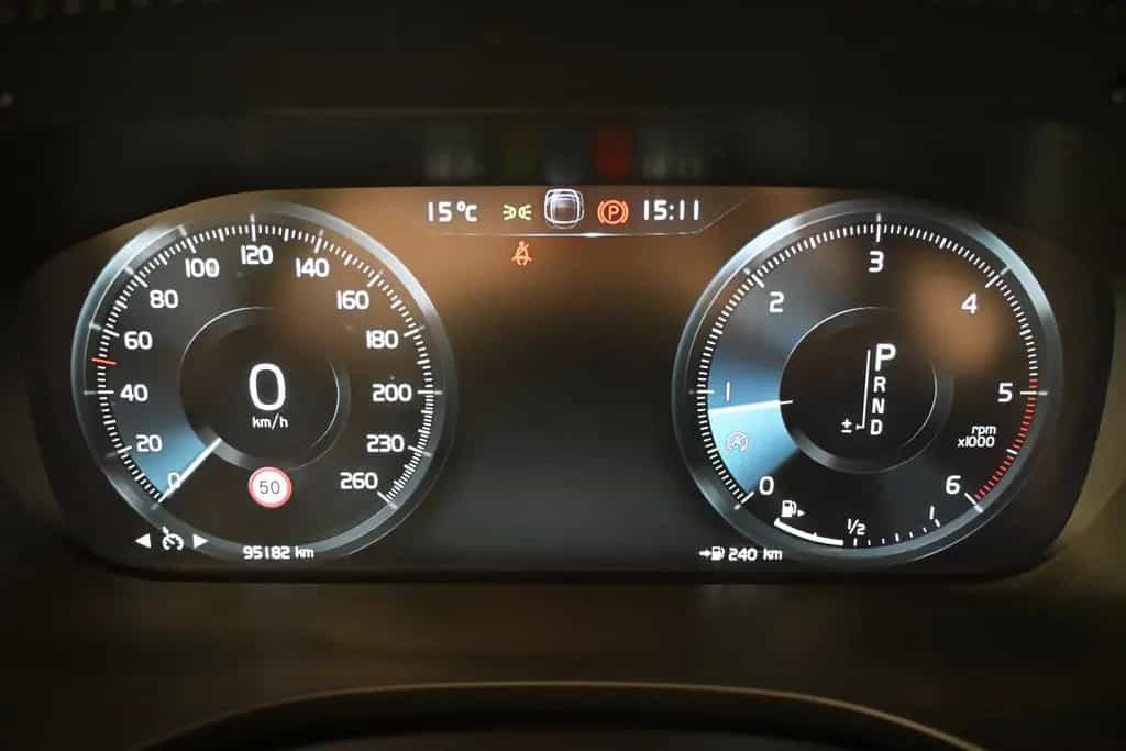 Volvo XC60 R DESIGN 2WD*LED*VIRTUAL*PDC*AHK*21" FELGEN 09/2018-photo-24