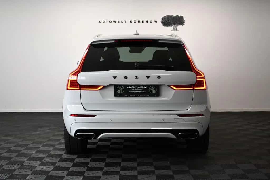 Volvo XC60 R DESIGN 2WD*LED*VIRTUAL*PDC*AHK*21" FELGEN 09/2018-photo-5