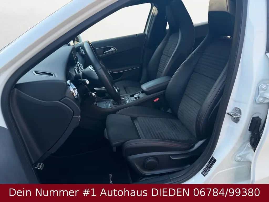 Mercedes-Benz GLA 200 AMG PANORAMA + LED + AMBIENTE 03/2018-photo-10