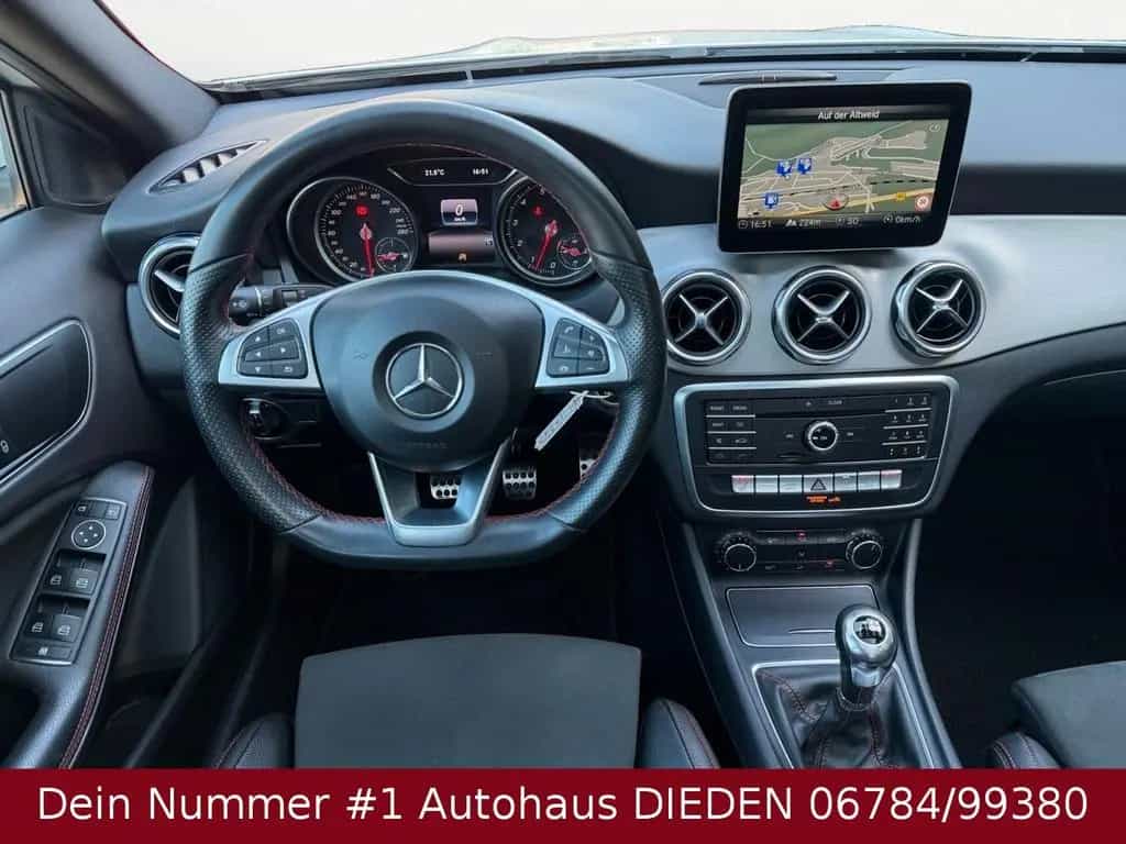 Mercedes-Benz GLA 200 AMG PANORAMA + LED + AMBIENTE 03/2018-photo-12