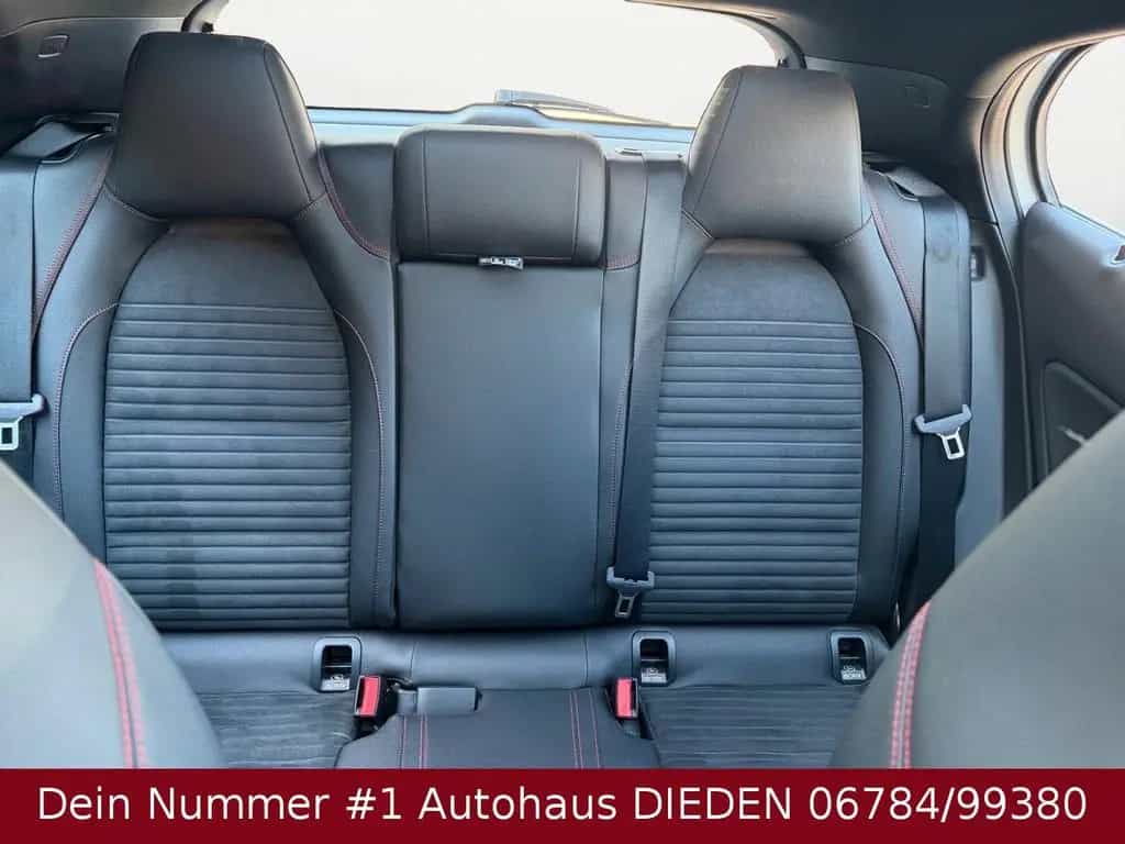 Mercedes-Benz GLA 200 AMG PANORAMA + LED + AMBIENTE 03/2018-photo-16