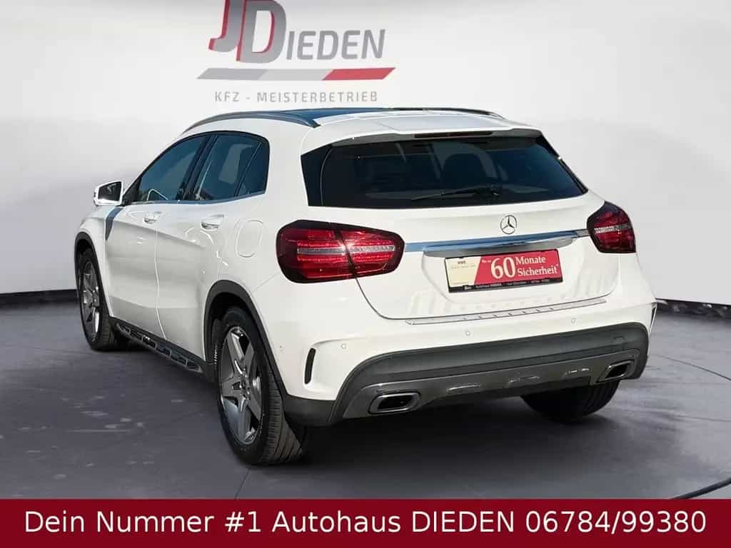 Mercedes-Benz GLA 200 AMG PANORAMA + LED + AMBIENTE 03/2018-photo-2