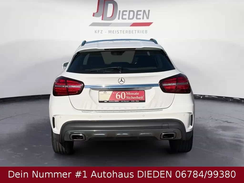Mercedes-Benz GLA 200 AMG PANORAMA + LED + AMBIENTE 03/2018-photo-4