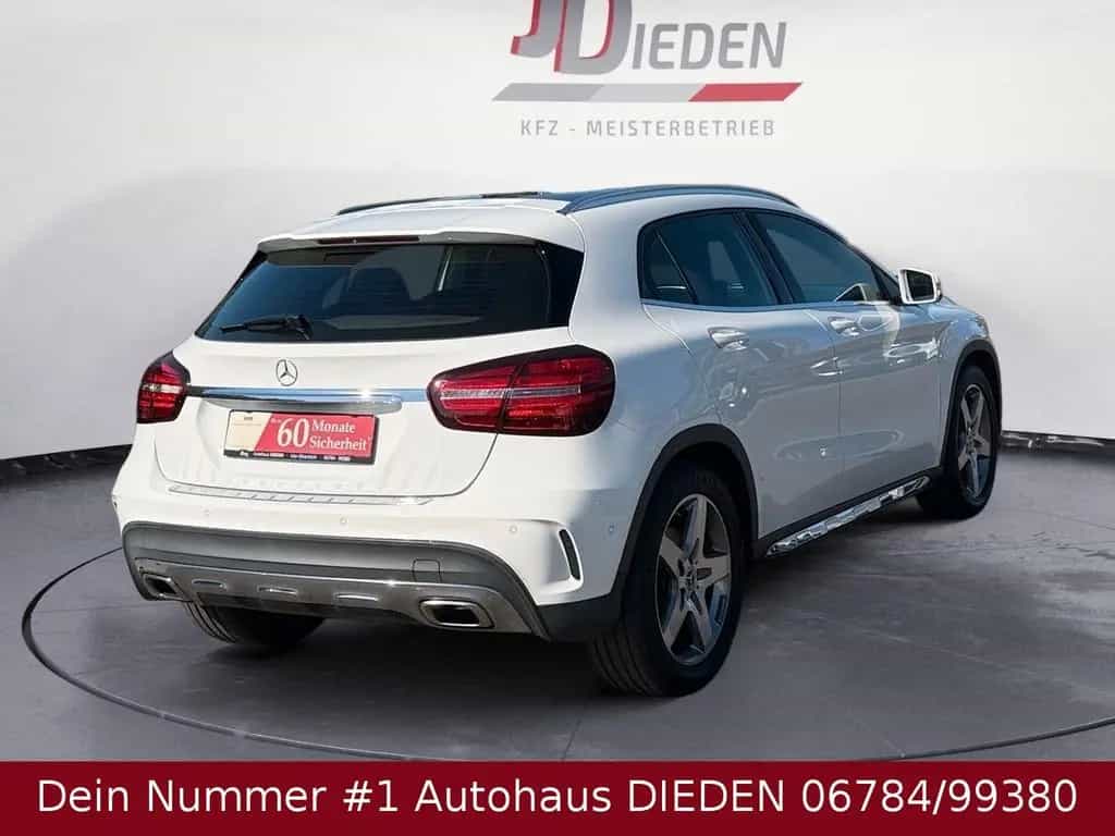Mercedes-Benz GLA 200 AMG PANORAMA + LED + AMBIENTE 03/2018-photo-5
