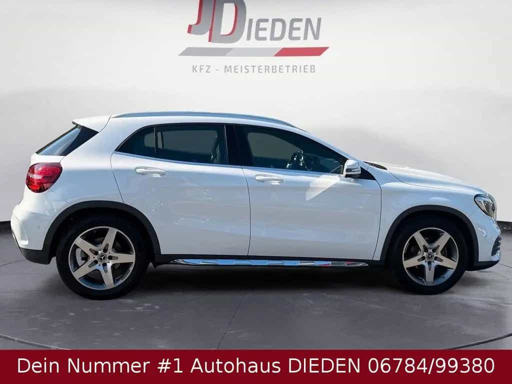 Mercedes-Benz GLA 200 AMG PANORAMA + LED + AMBIENTE 03/2018-photo-6