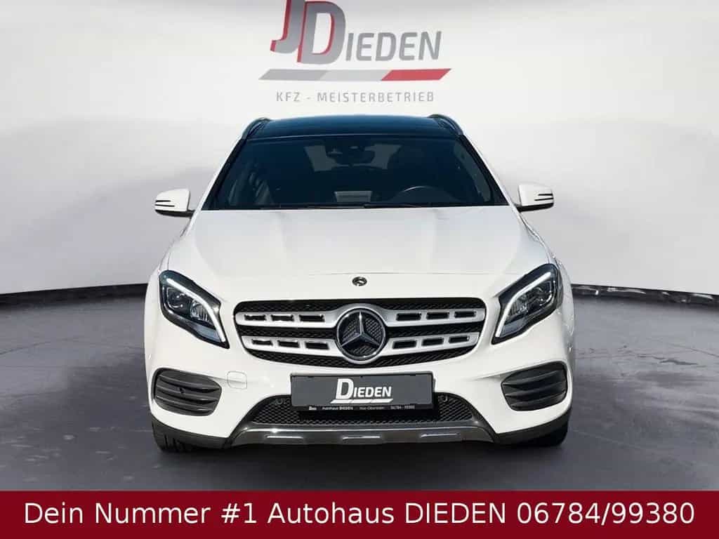 Mercedes-Benz GLA 200 AMG PANORAMA + LED + AMBIENTE 03/2018-photo-9