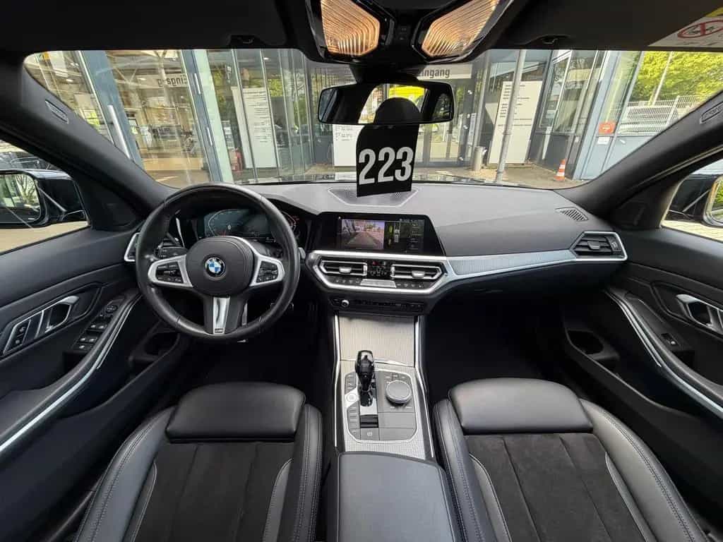 BMW 3 Series 318i Touring M Sport PANO HiFi 19" DA Keyless 05/2022-photo-0