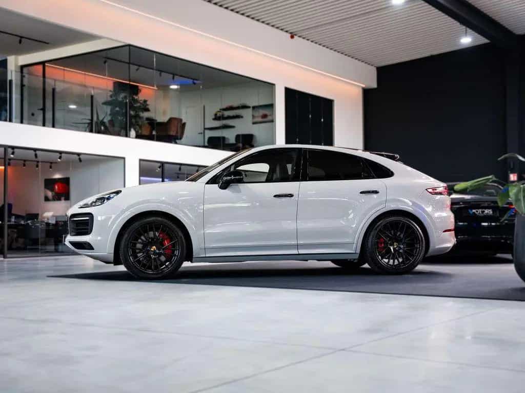 Porsche Cayenne GTS 4.0 Bi-Turbo V8 - Sport Chrono pack 09/2020-photo-2