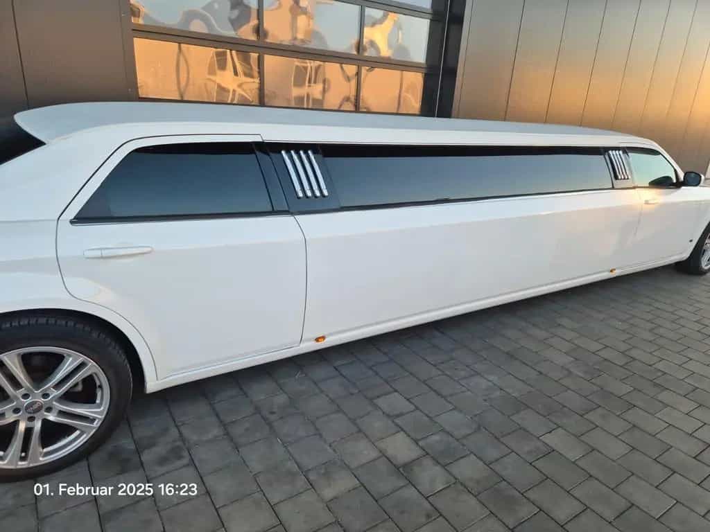 Chrysler 300C Stretchlimousine in Weiß 07/2007-photo-4