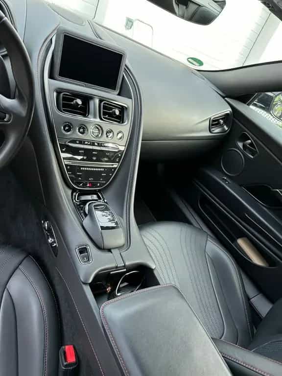 Aston Martin DB11 4.0 V8 -LED, Navi,Leder,Sitzb. 11/2020-photo-4