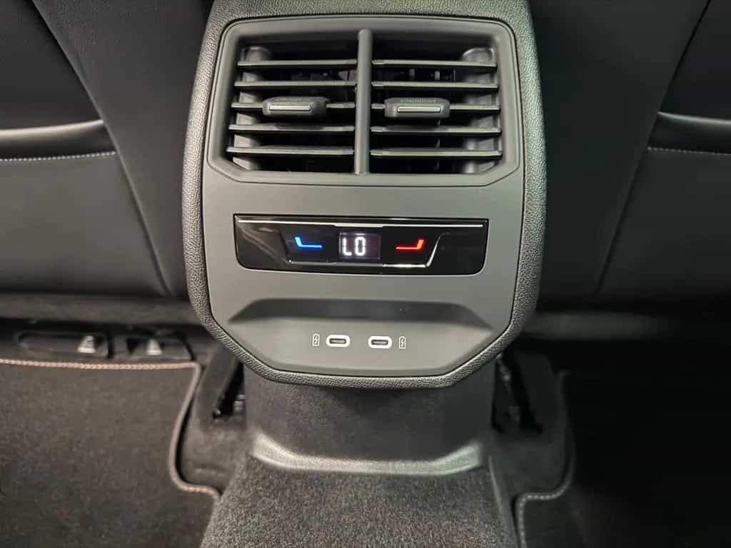Cupra Formentor VZ 2.0 TSI 180kW ACC DCC Pano 01/2024-photo-35