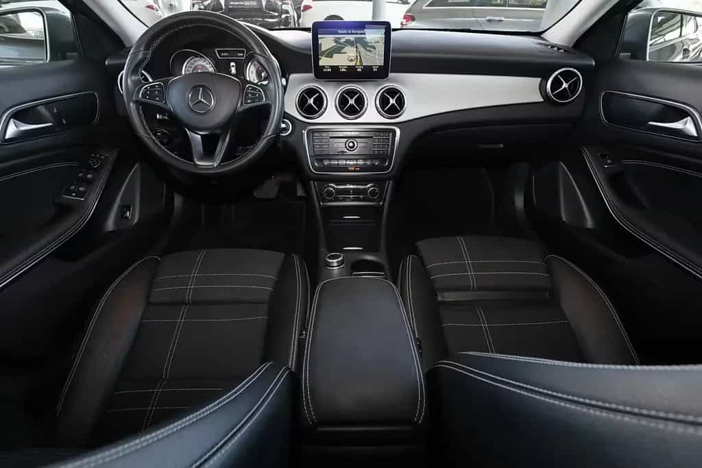 Mercedes-Benz GLA 180 Sport KAMERA+NAVIGATION+PARKPILOT+XENON 02/2017-photo-4