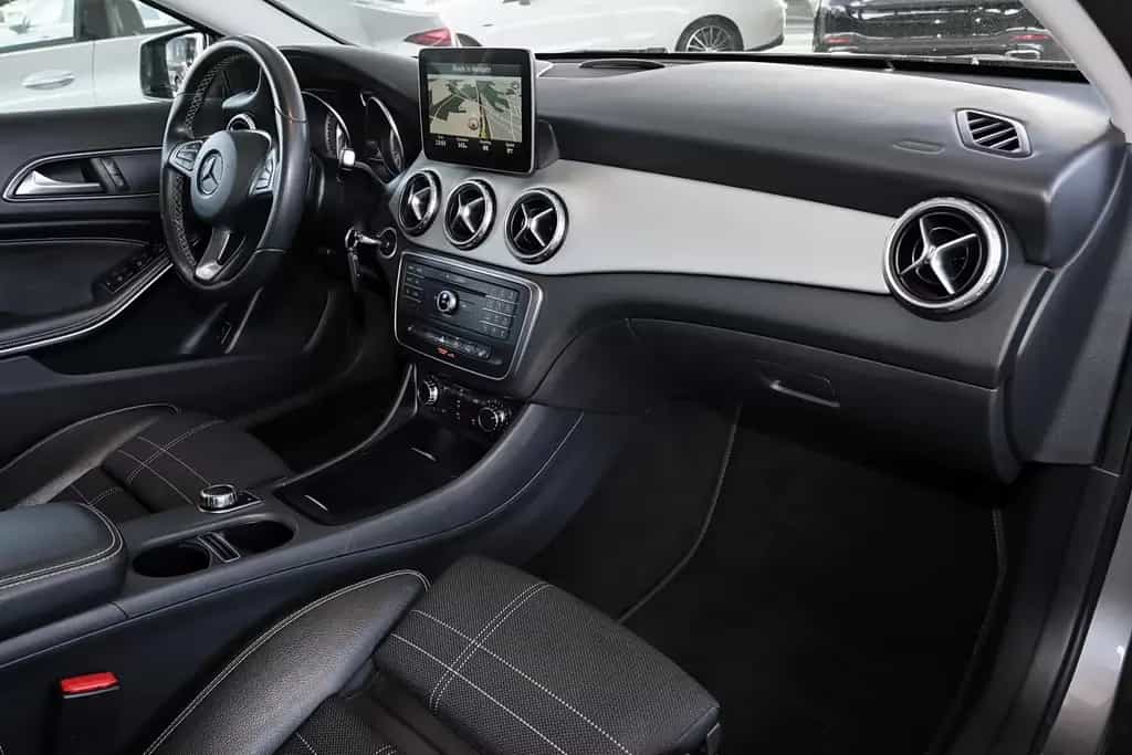 Mercedes-Benz GLA 180 Sport KAMERA+NAVIGATION+PARKPILOT+XENON 02/2017-photo-6